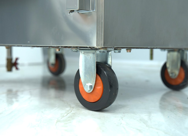 Bánh xe di chuyển linh hoạt