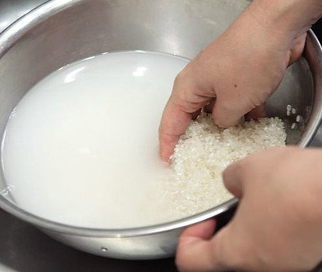 sơ chế gạo nấu cháo