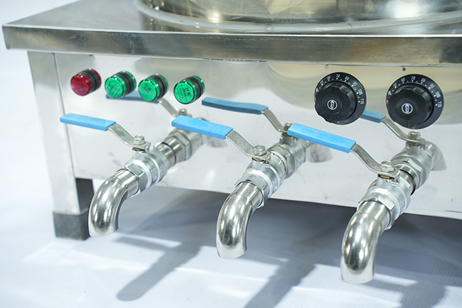 V&ograve;i xả nồi nấu phở 3 ngăn 100L NP100-3N
