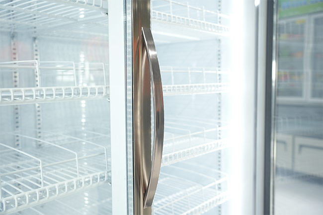 Cửa tủ chắc chắn 