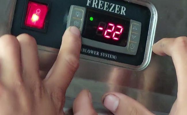 cách chỉnh nhiệt độ tủ bánh kem