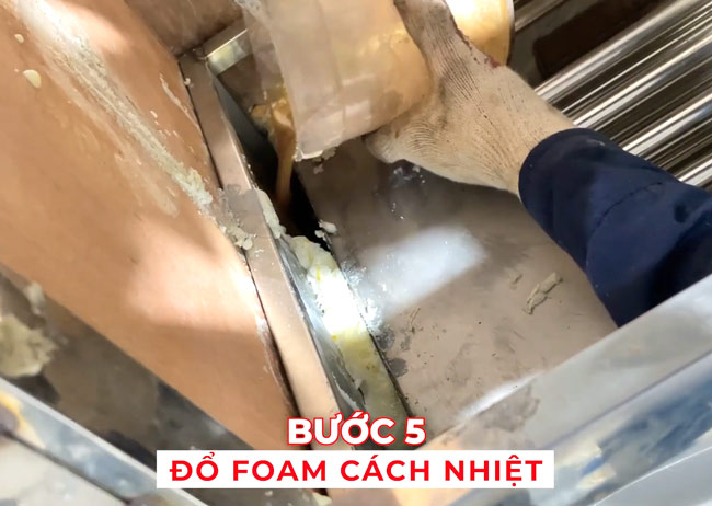 Đổ foam cách nhiệt