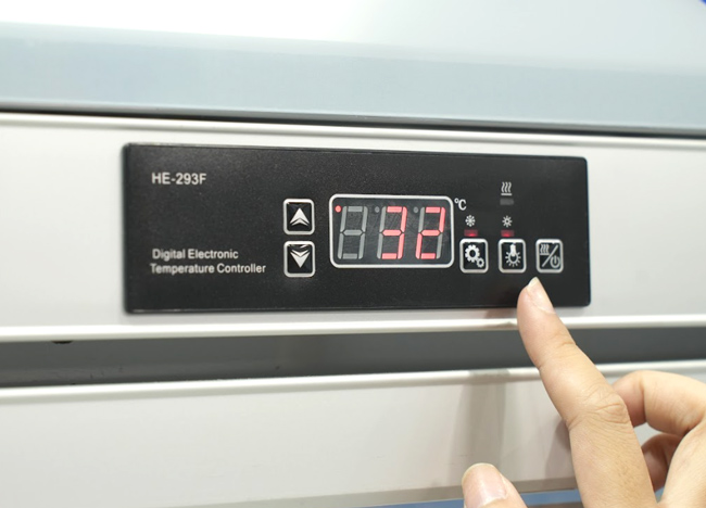 Bảng điều khiển tủ mát 2 cánh điện tử