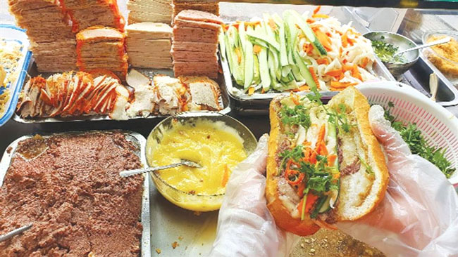 Chế biến, bày bán tiện lợi