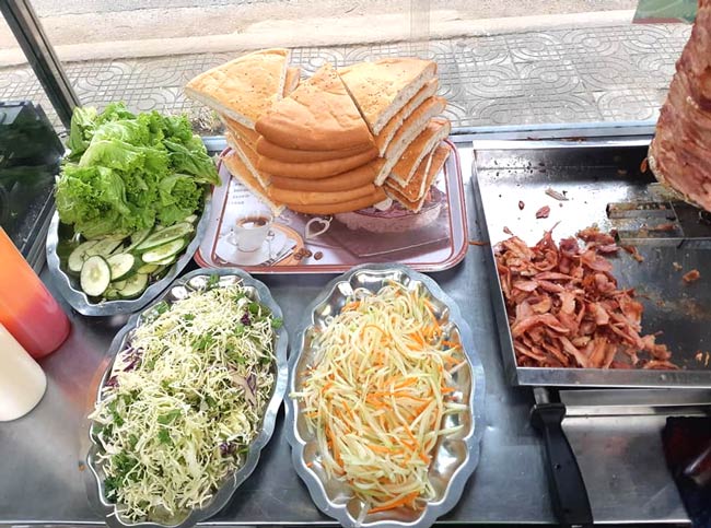 Chế biến, bày bán tiện lợi