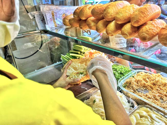 Chế biến, bày bán tiện lợi
