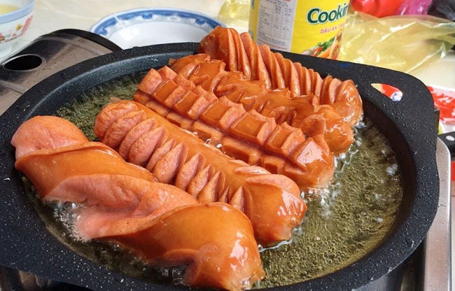 Chiên xúc xích