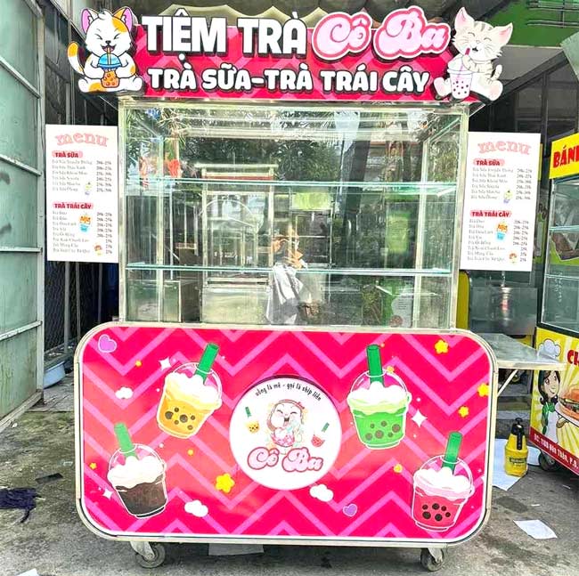 Xe bán sinh tố nước ép màu hồng
