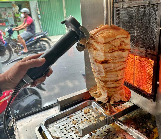 Chế biến, bày bán tiện lợi