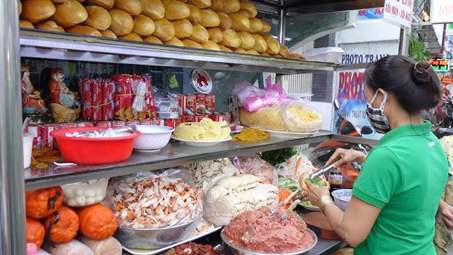 Chế biến, bày bán tiện lợi