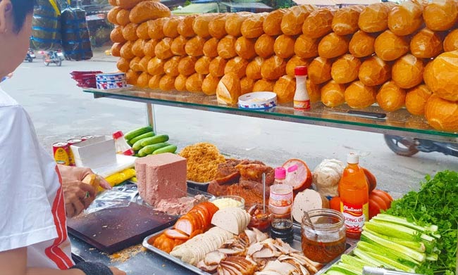 Chế biến, bày bán tiện lợi