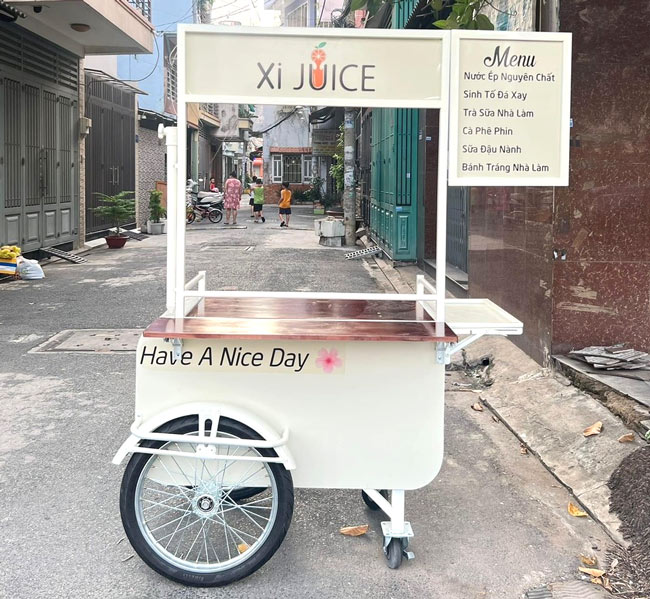 Xe nước ép tích hợp bánh bò