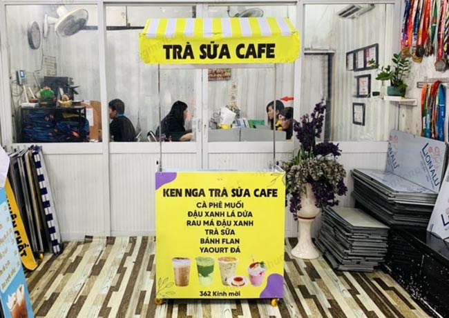 Xe bán trà sữa màu vàng