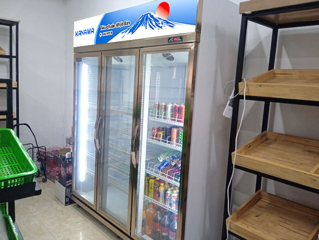Có nên dùng tủ mát trong phòng kín không?