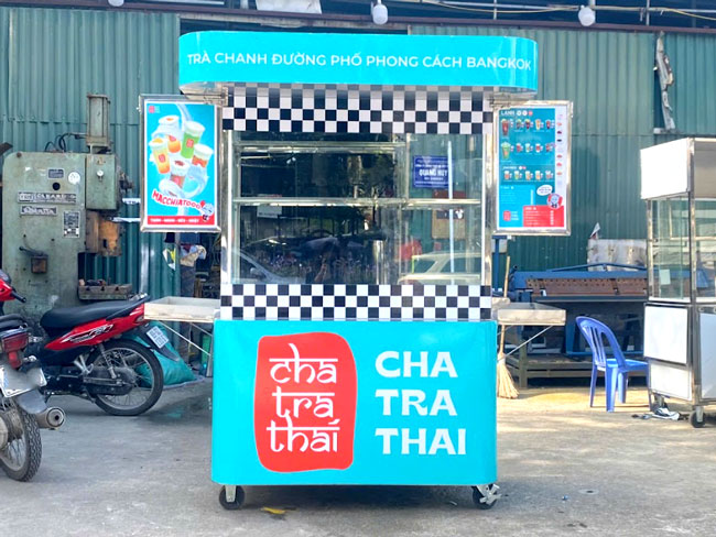 Xe đẩy bán trà sữa trưng bày độc đáo