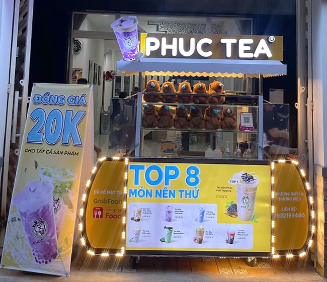 Trưng bày xe kết hợp standee