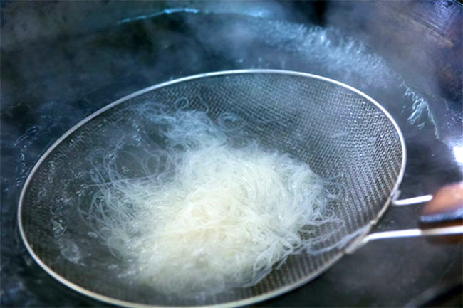 Nồi trụng hủ tiếu
