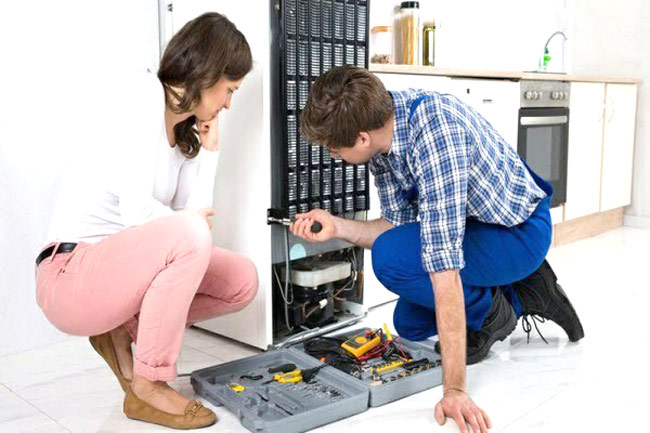 Tiến hành nạp gas tủ đông