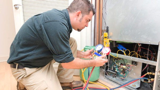 Thợ nạp gas điện lạnh chuyên nghiệp