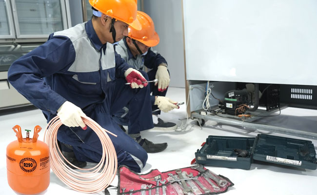 Hướng dẫn nạp gas tủ mát đơn giản, chuẩn kỹ thuật từ A-Z