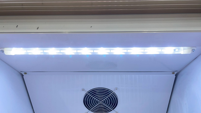 Lưu ý khi bật đèn tủ mát