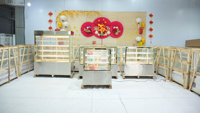 Tủ bảo quản và trưng bày bánh kem
