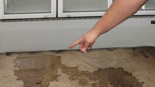 Chảy nước từ cục nóng tủ mát