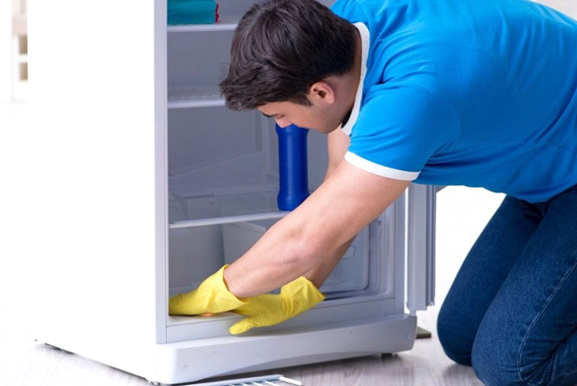 Khay nước trong tủ bị trào