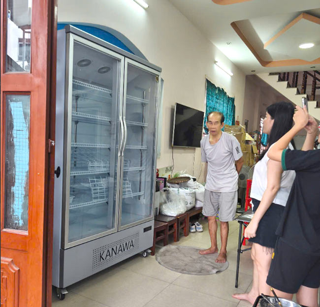 Kiểm tra và vệ sinh lại tủ trước khi dùng