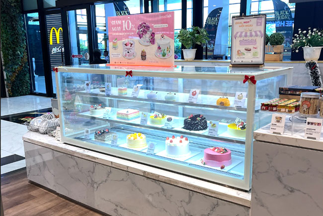 Tủ trưng bày bánh kem tại TPHCM
