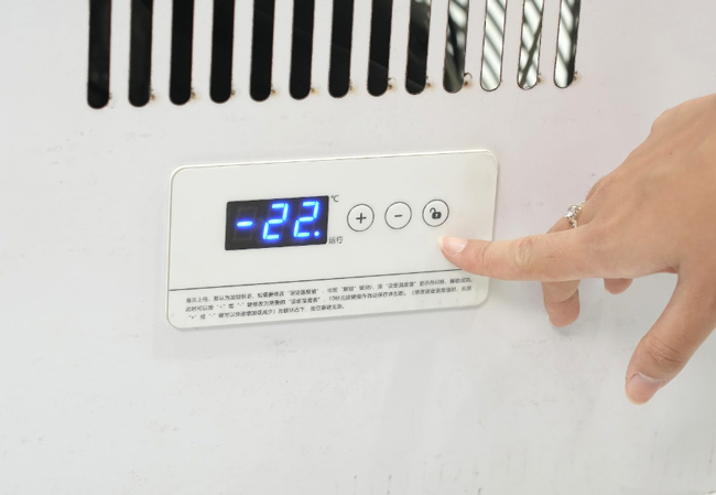 Bảng điều khiển của tủ đông