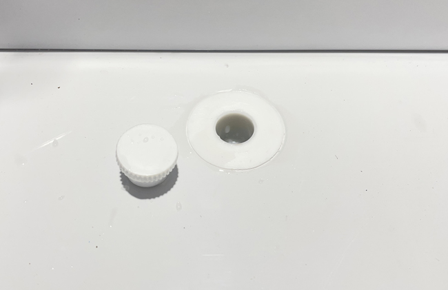 Lỗ thoát nước ở tủ đông