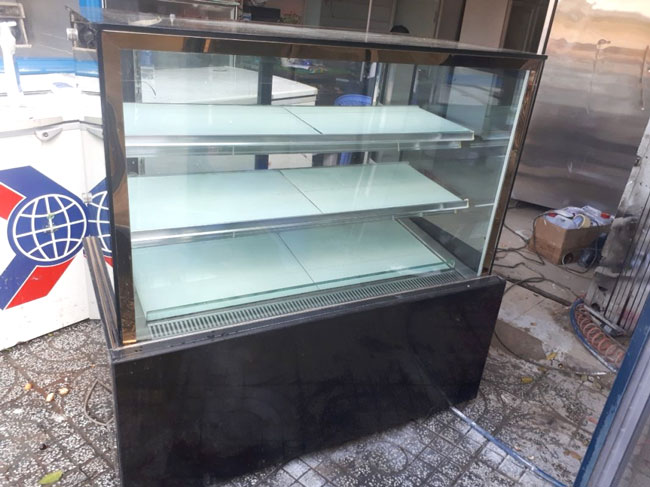 Sửa tủ bánh kem sai cách