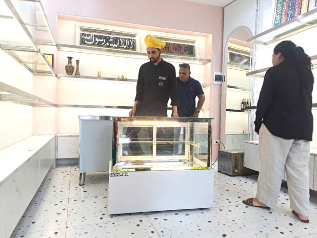 Sửa tủ bánh kem tận nơi