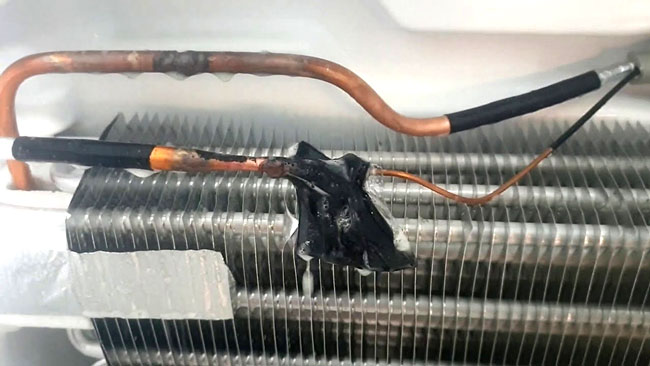 Ống dẫn gas dàn lạnh bị thủng