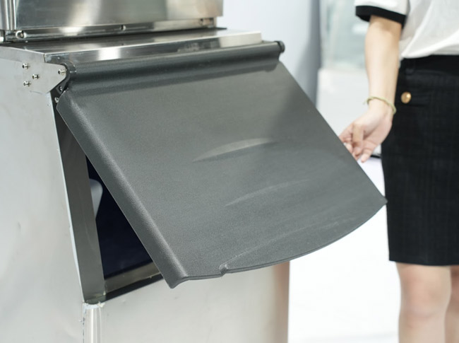 Cửa mở bằng nhựa cao cấp