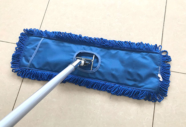 Lau khô nước chảy ra sàn