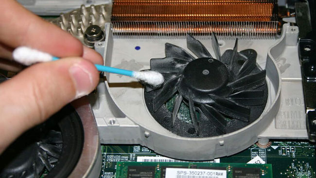 Quạt ở đàn nóng bị khô dầu