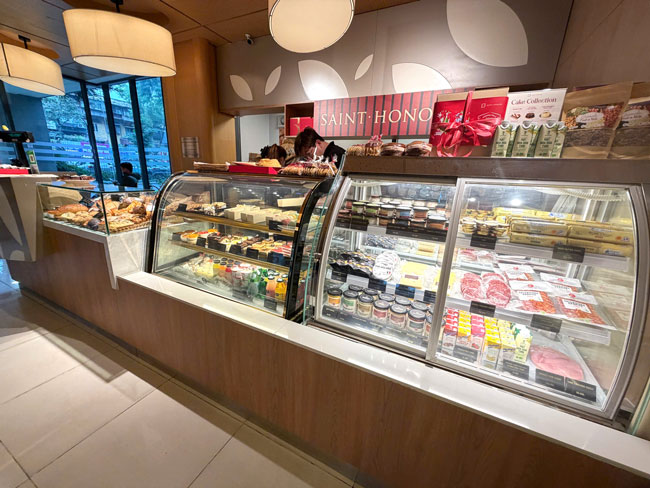 Chọn mua tủ trưng bày bánh kem