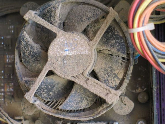 Quạt gió nhiều bụi bẩn tích tụ