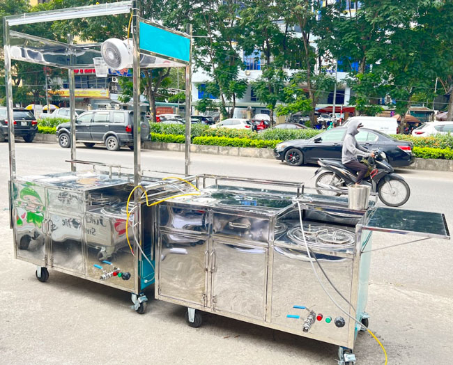 Mặt b&agrave;n pha chế tr&agrave; sữa tại quầy