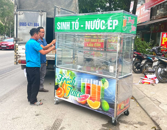 B&agrave;n giao xe nước &eacute;p sinh tố cho kh&aacute;ch