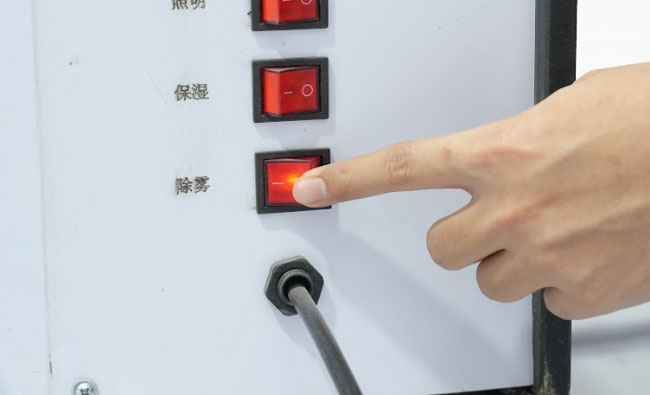 Chọn tủ có tính năng sấy kính