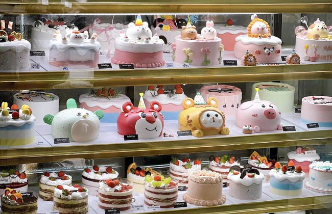 Trưng bày quá nhiều bánh kem