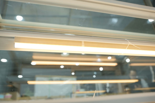 Đ&egrave;n LED tủ b&aacute;nh kem