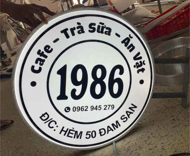 Hộp đ&egrave;n mẫu 8