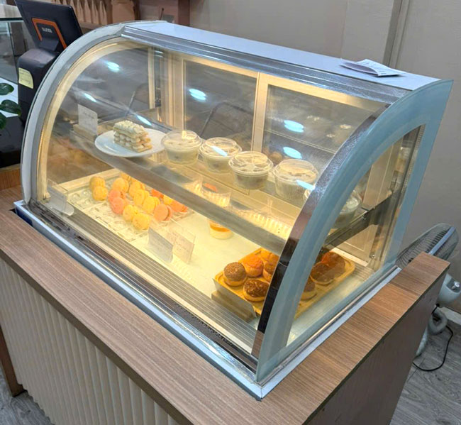 Kh&ocirc;ng cho b&aacute;nh v&agrave;o tủ ngay sau khi cắm điện