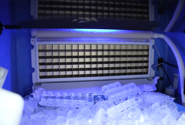 Chọn m&aacute;y l&agrave;m đ&aacute; vi&ecirc;n c&oacute; cảm biến đầy th&ugrave;ng