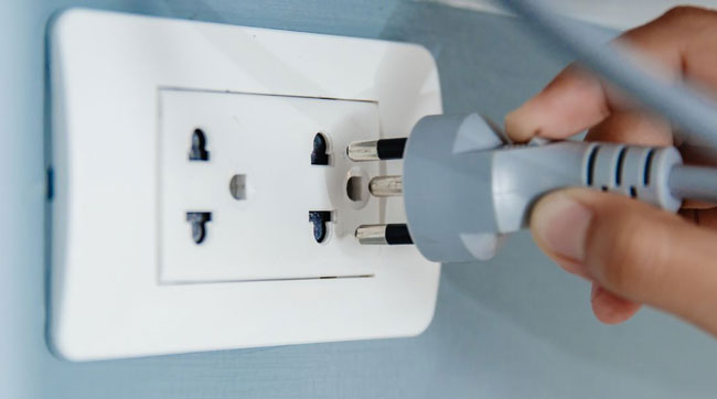 Kết nối nguồn điện cho tủ b&aacute;nh kem