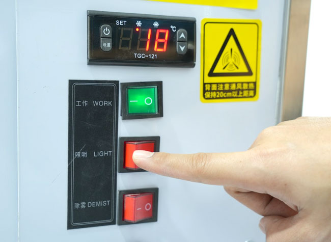 Tắt/bật đ&egrave;n LED tủ b&aacute;nh kem đ&uacute;ng thời điểm